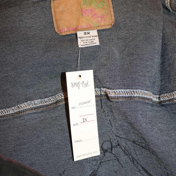 Women's Stretch Jean Jacket 2x embellished NWT - Picture 3 of 3